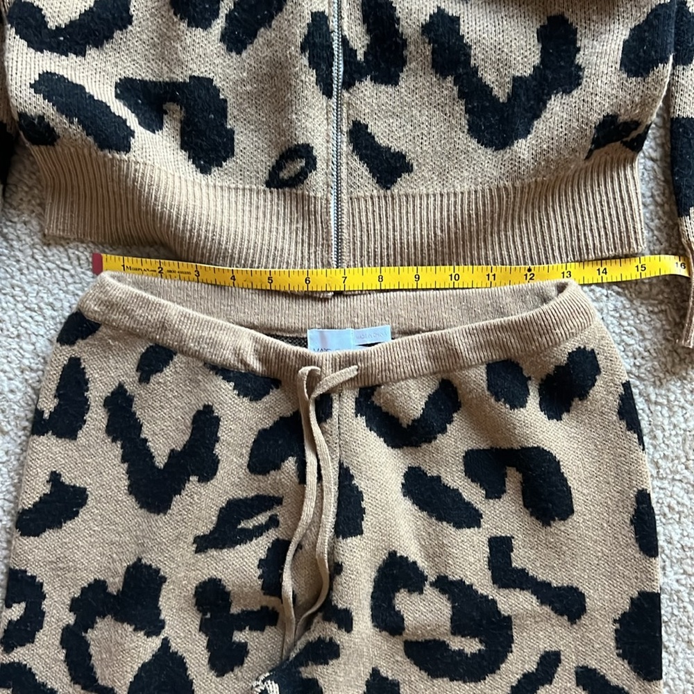 ๐ฅ MADELEINE THOMPSON Animal Print Mock Neck Zip Up Sweater and Pants Size S - Picture 10 of 17